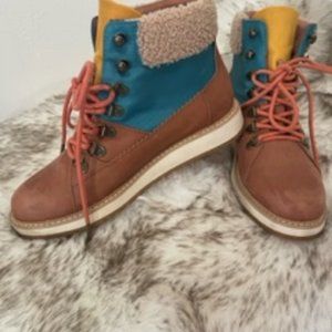 TOMS WOMEN'S BOOTS MULTICOLOR WITH SHERPA